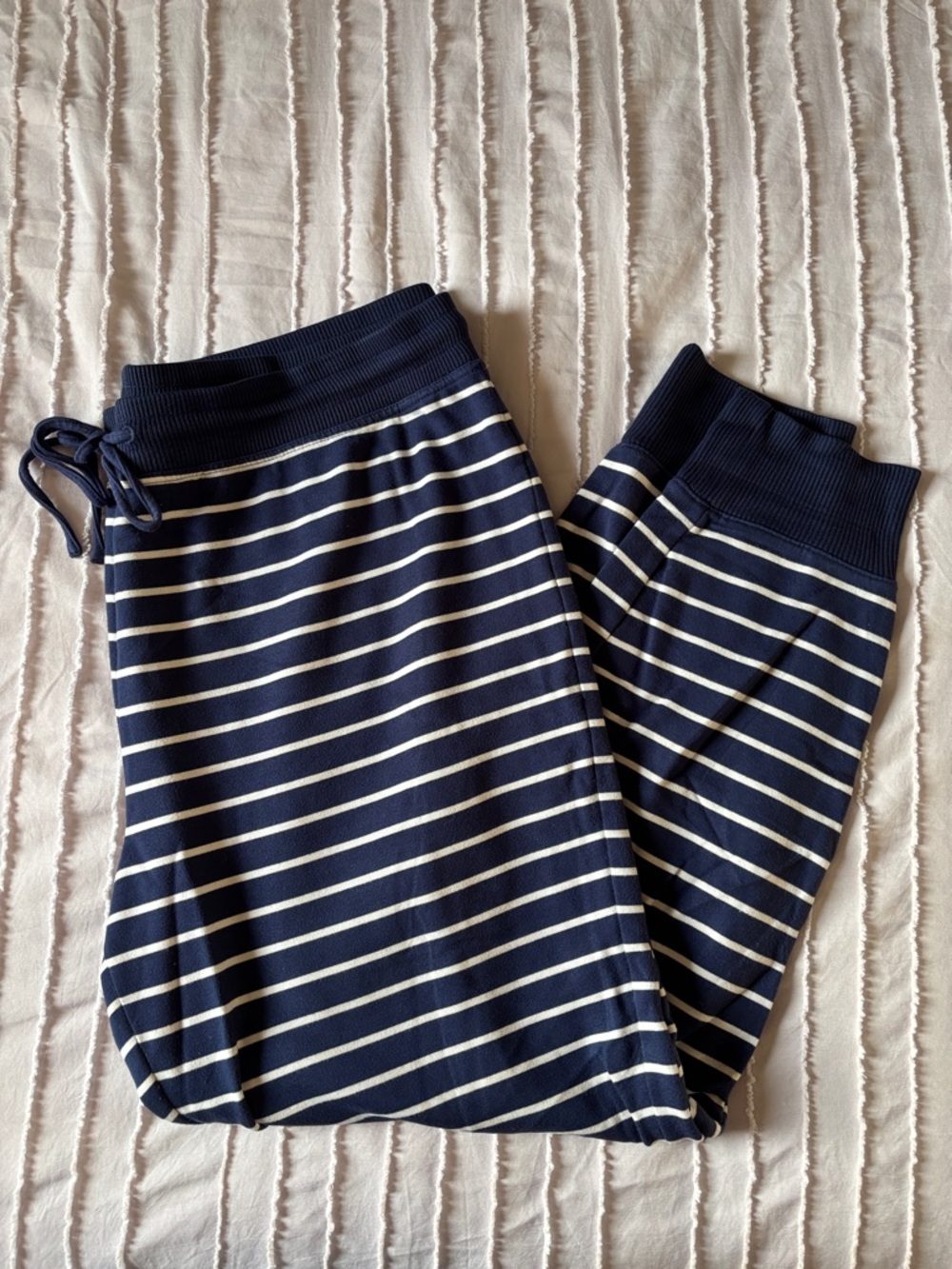Vineyard Vines Navy and White Striped Sweatshirt